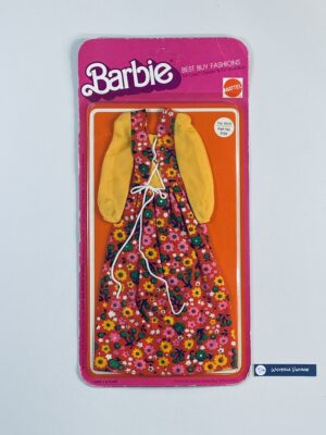 Barbie Best Buy Fashions 1976 #9575 is new in packaging.